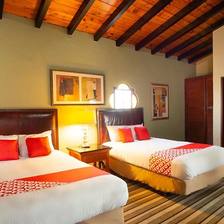 OYO Hotel Hacienda Don Luis, Rosarito Bagian luar foto A typical hotel room