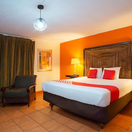 OYO Hotel Hacienda Don Luis, Rosarito Bagian luar foto A typical room at the hotel