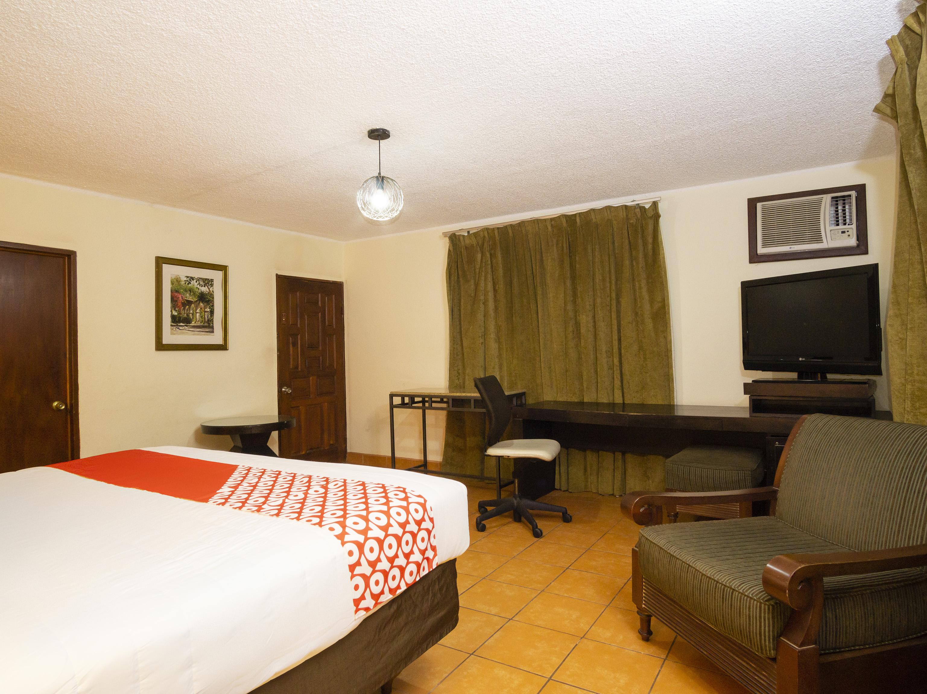 OYO Hotel Hacienda Don Luis, Rosarito Bagian luar foto A typical room at the hotel