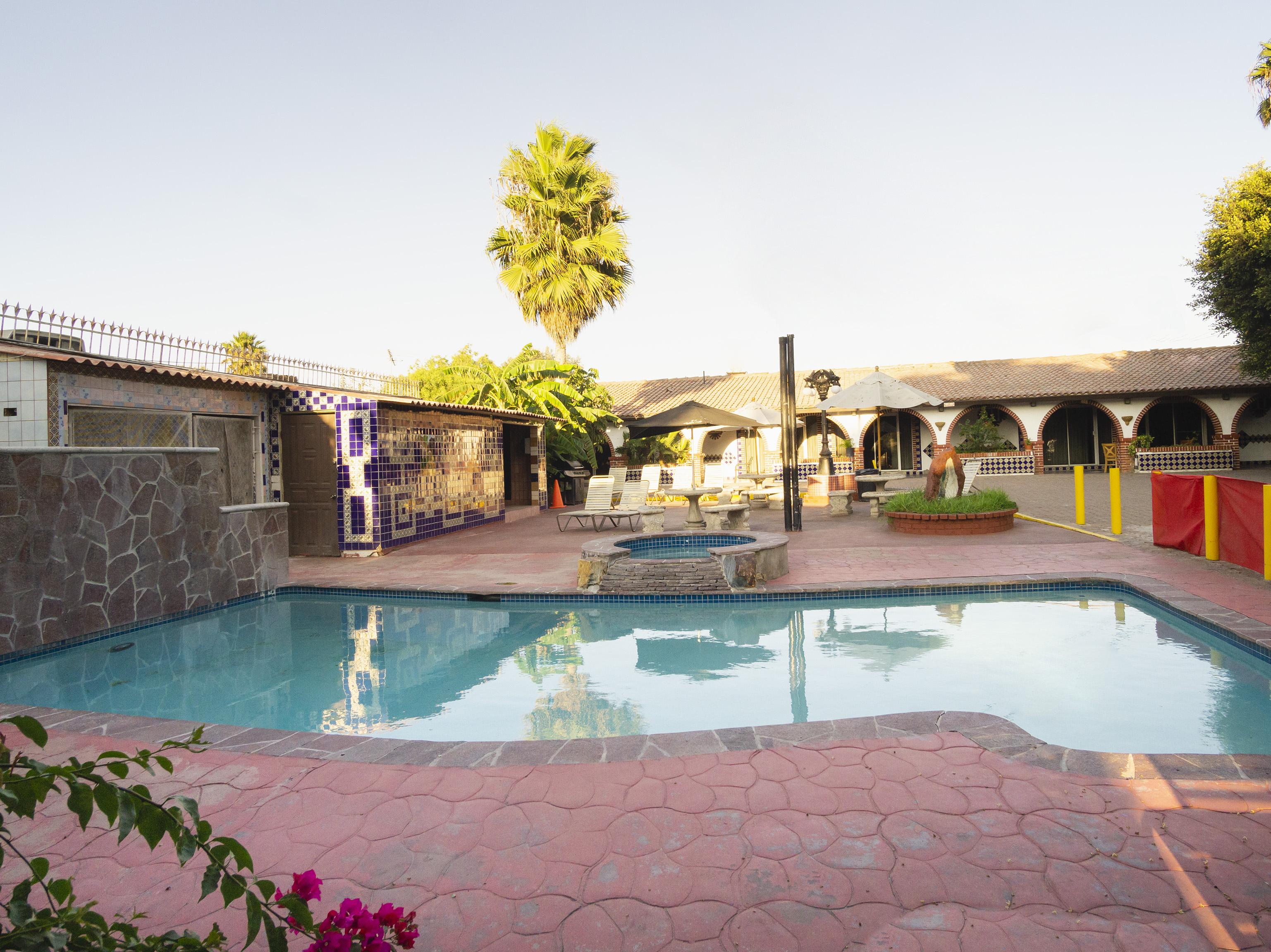 OYO Hotel Hacienda Don Luis, Rosarito Bagian luar foto The pool at the Oasis of Minium