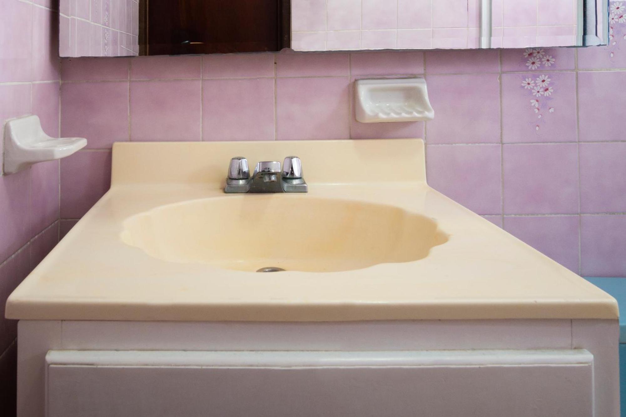 OYO Hotel Hacienda Don Luis, Rosarito Bagian luar foto A cultured marble vanity top