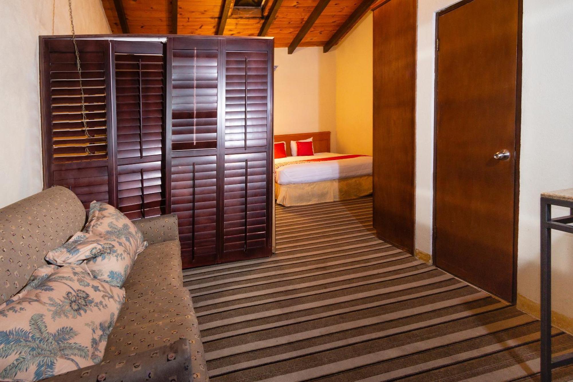 OYO Hotel Hacienda Don Luis, Rosarito Bagian luar foto A room at the hotel