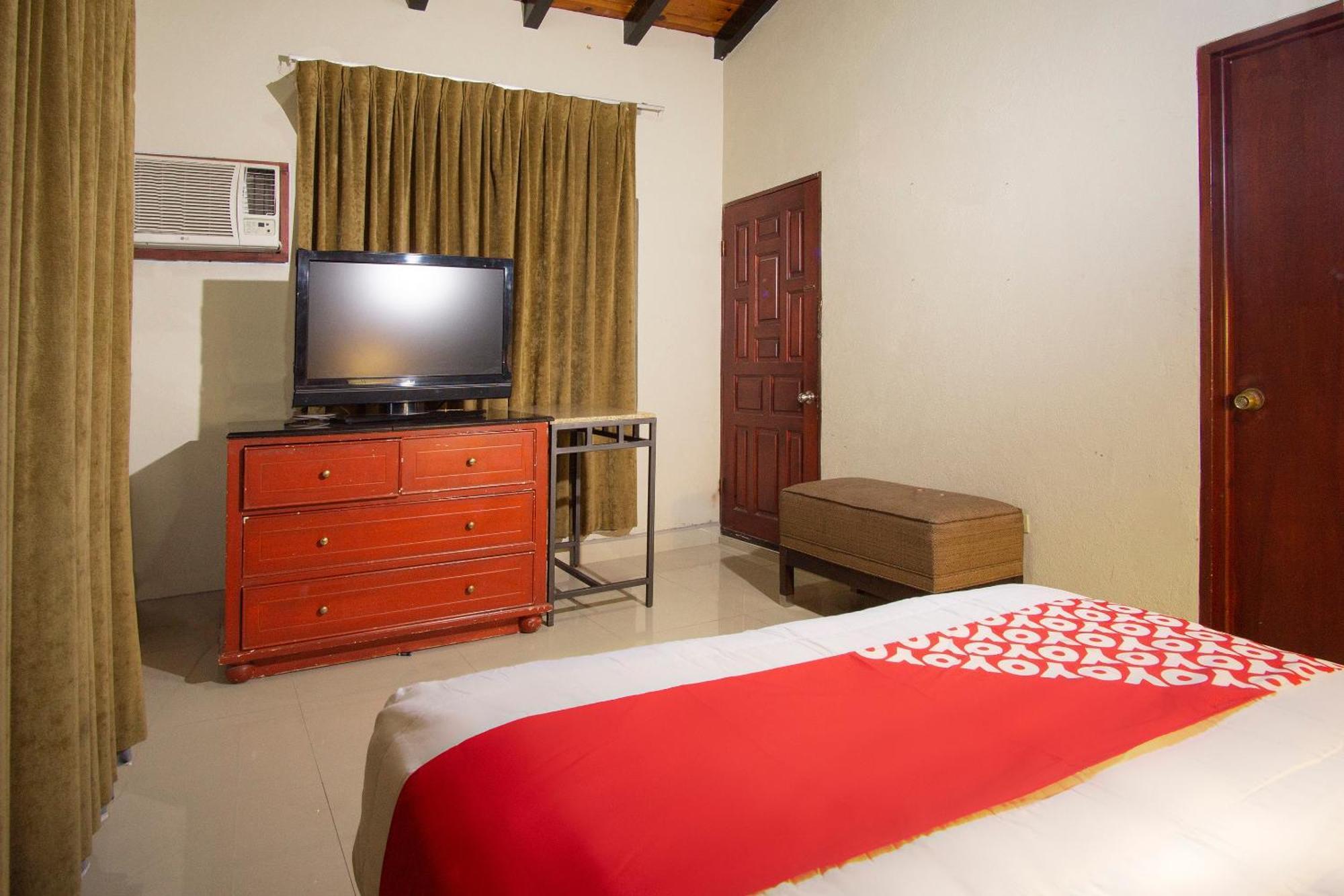 OYO Hotel Hacienda Don Luis, Rosarito Bagian luar foto A typical hotel room