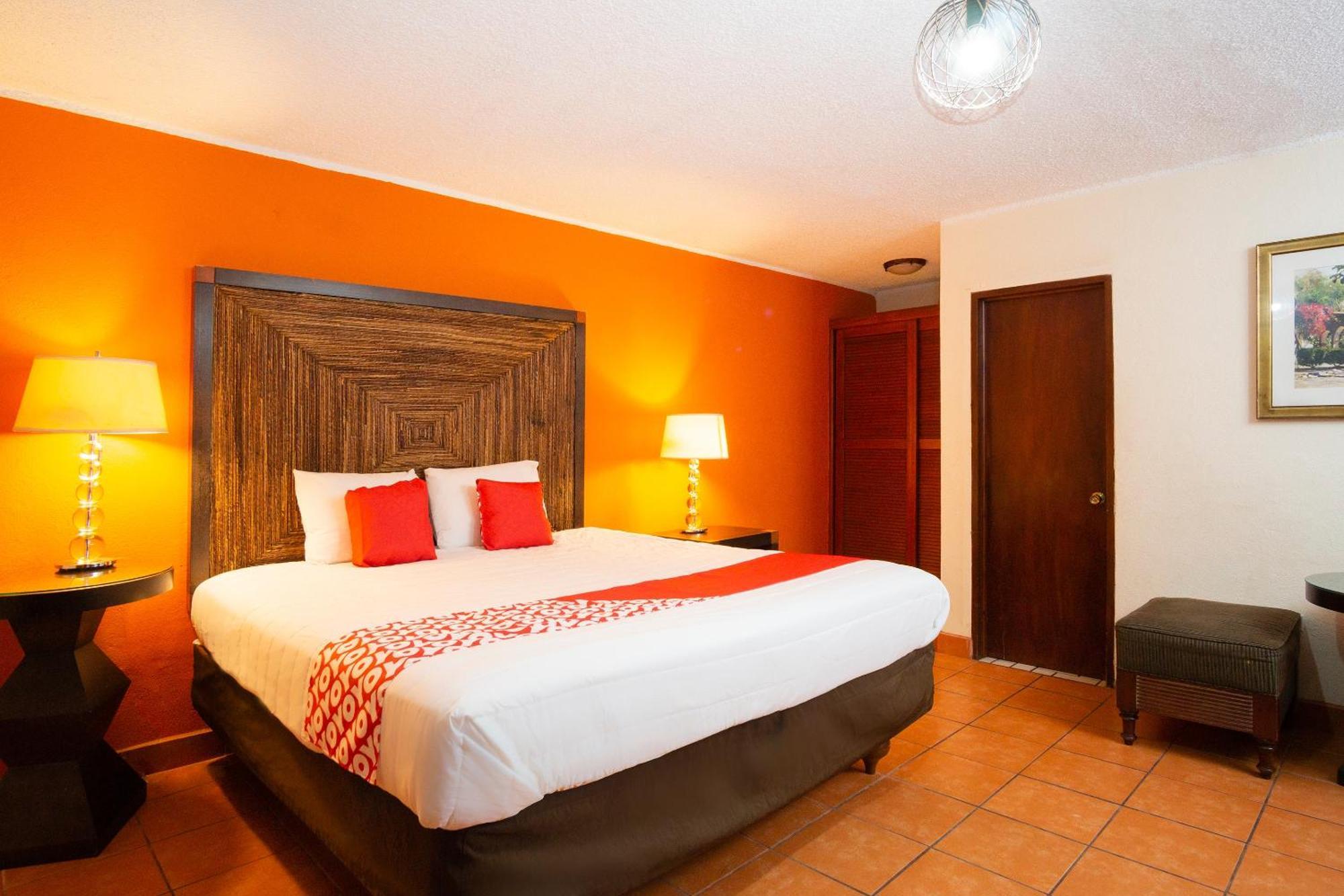 OYO Hotel Hacienda Don Luis, Rosarito Bagian luar foto A typical hotel room