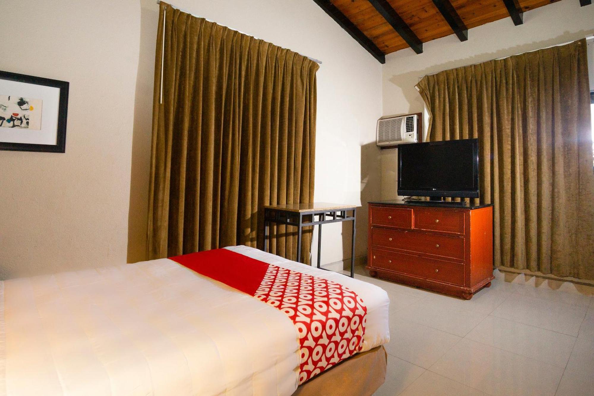 OYO Hotel Hacienda Don Luis, Rosarito Bagian luar foto A room at the hotel